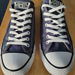 Navy blue Converse Chuck Taylor's